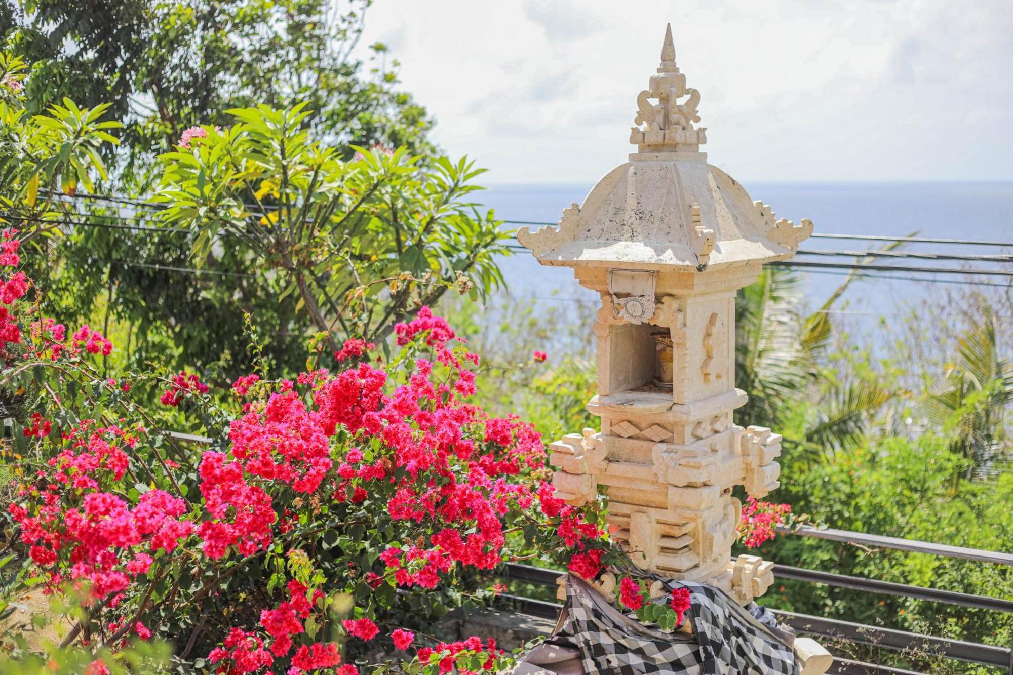 Manta Cottages With Sea View Batununggul Экстерьер фото