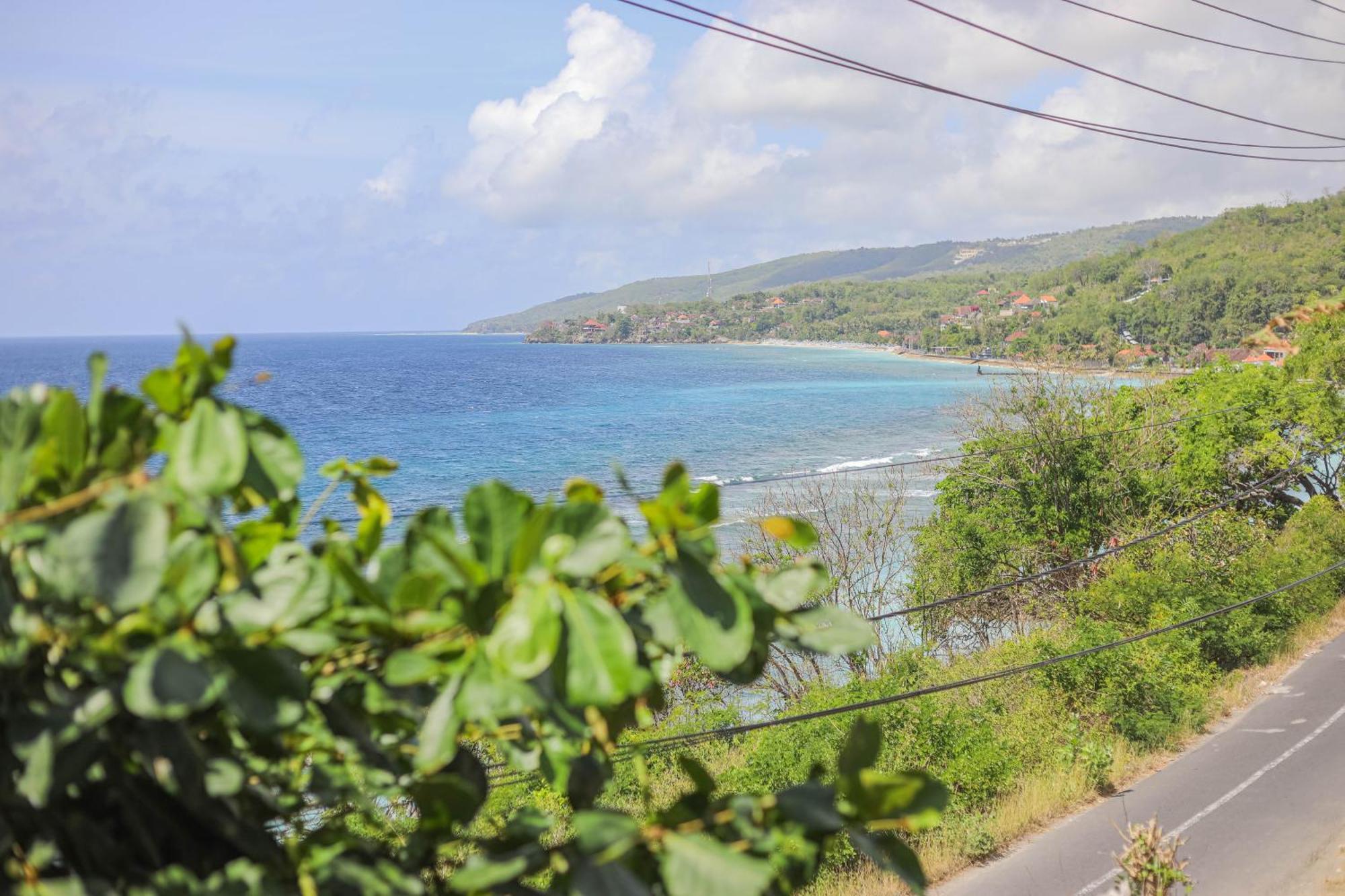 Manta Cottages With Sea View Batununggul Экстерьер фото