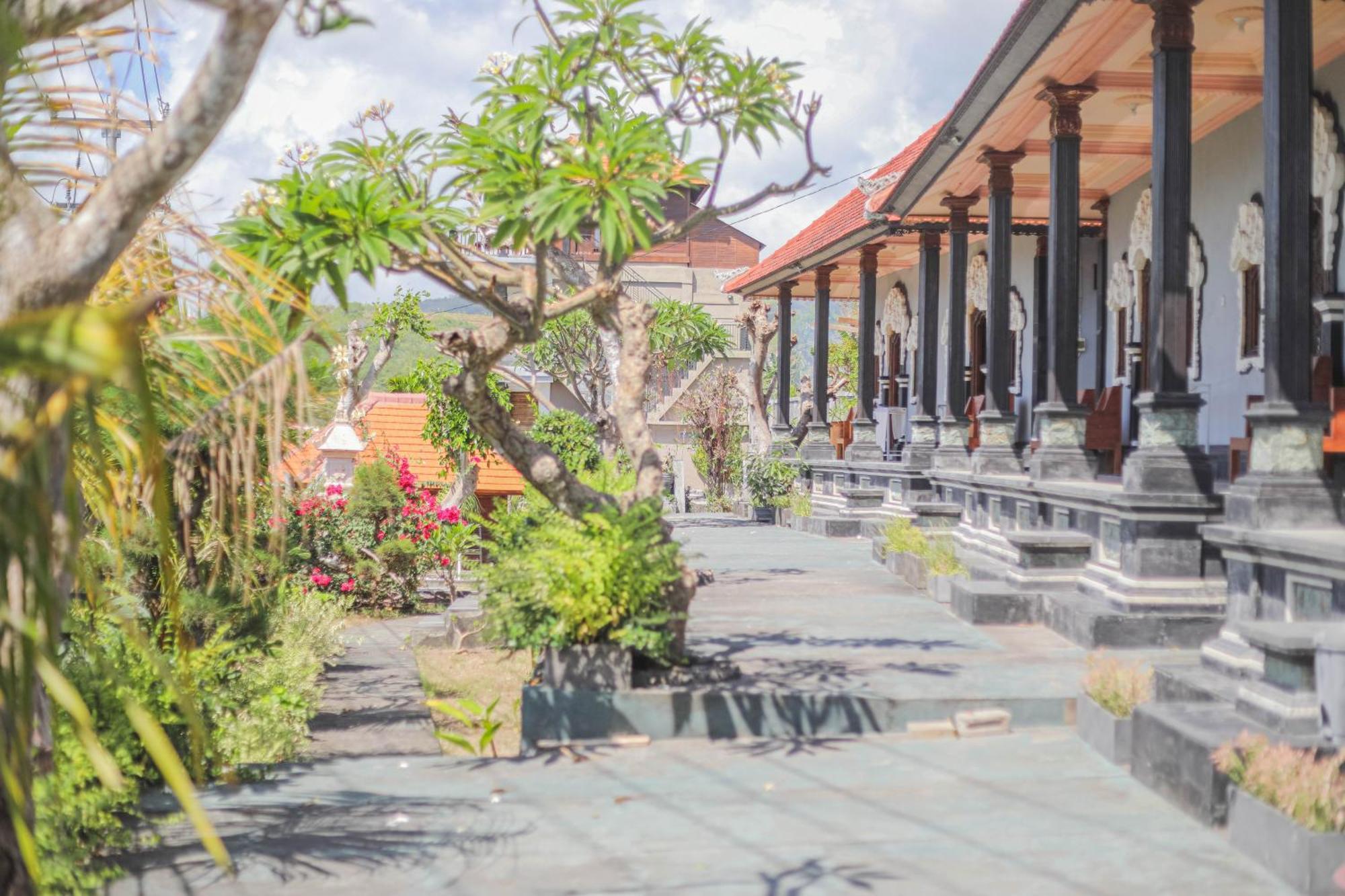 Manta Cottages With Sea View Batununggul Экстерьер фото