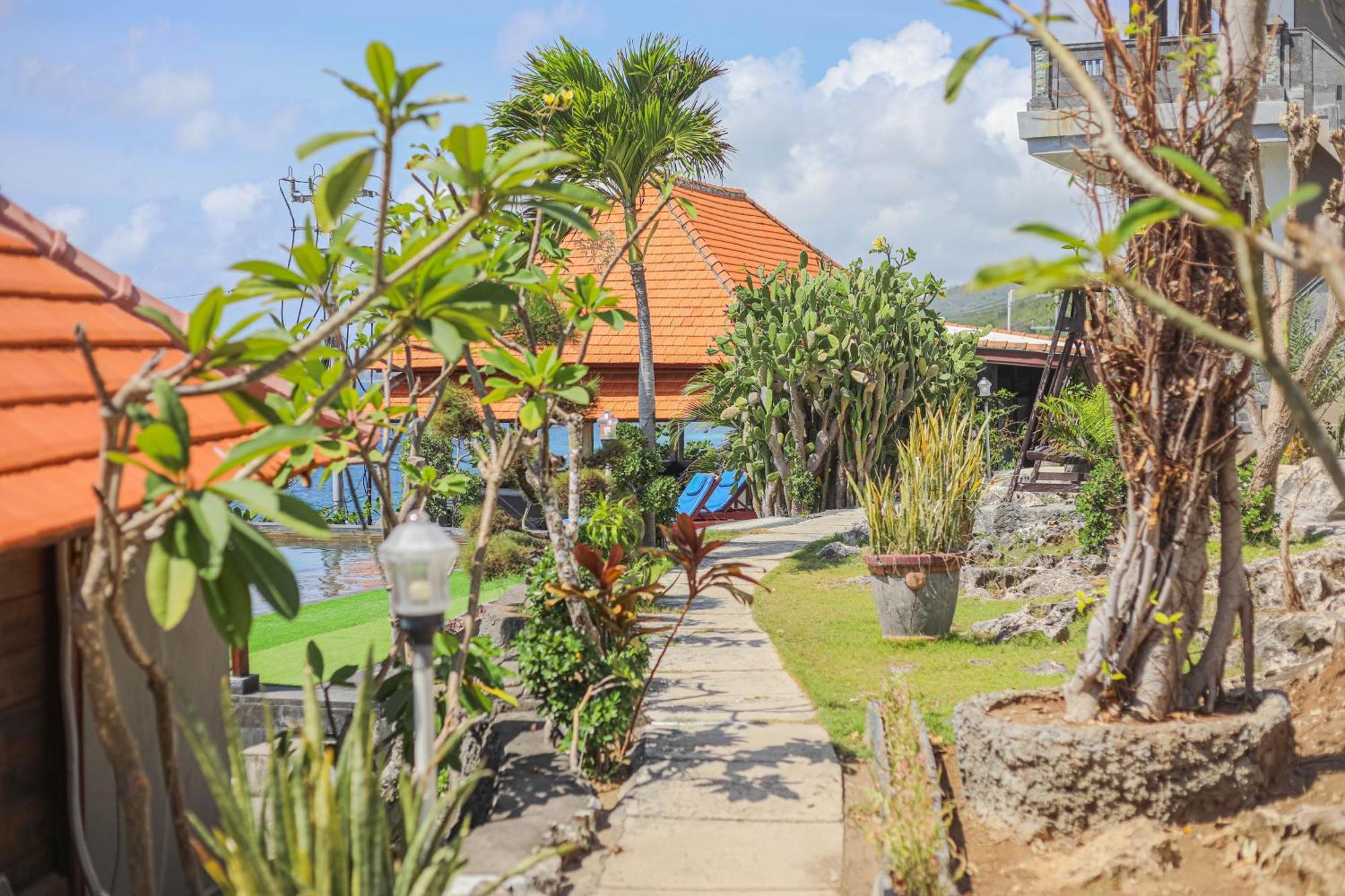 Manta Cottages With Sea View Batununggul Экстерьер фото