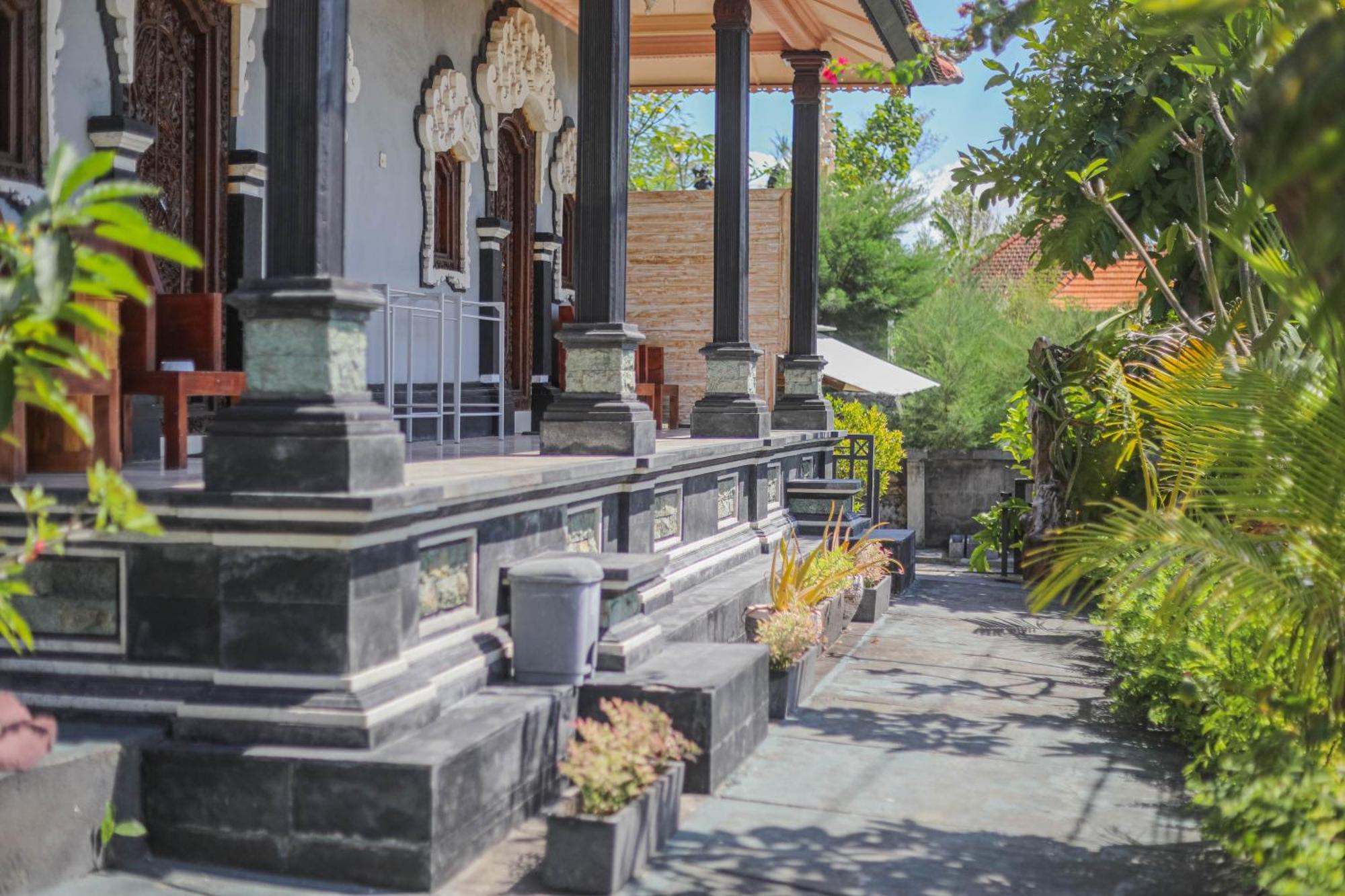Manta Cottages With Sea View Batununggul Экстерьер фото