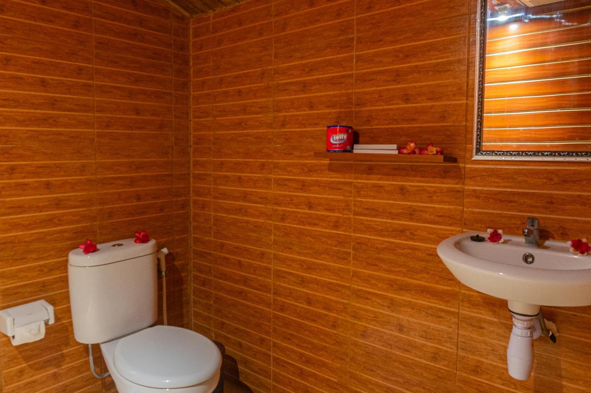 Manta Cottages With Sea View Batununggul Экстерьер фото