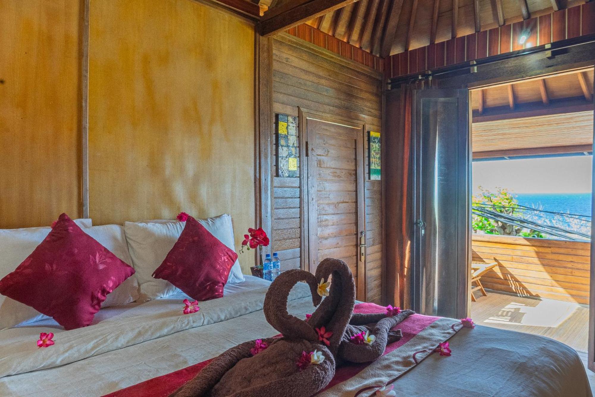 Manta Cottages With Sea View Batununggul Экстерьер фото