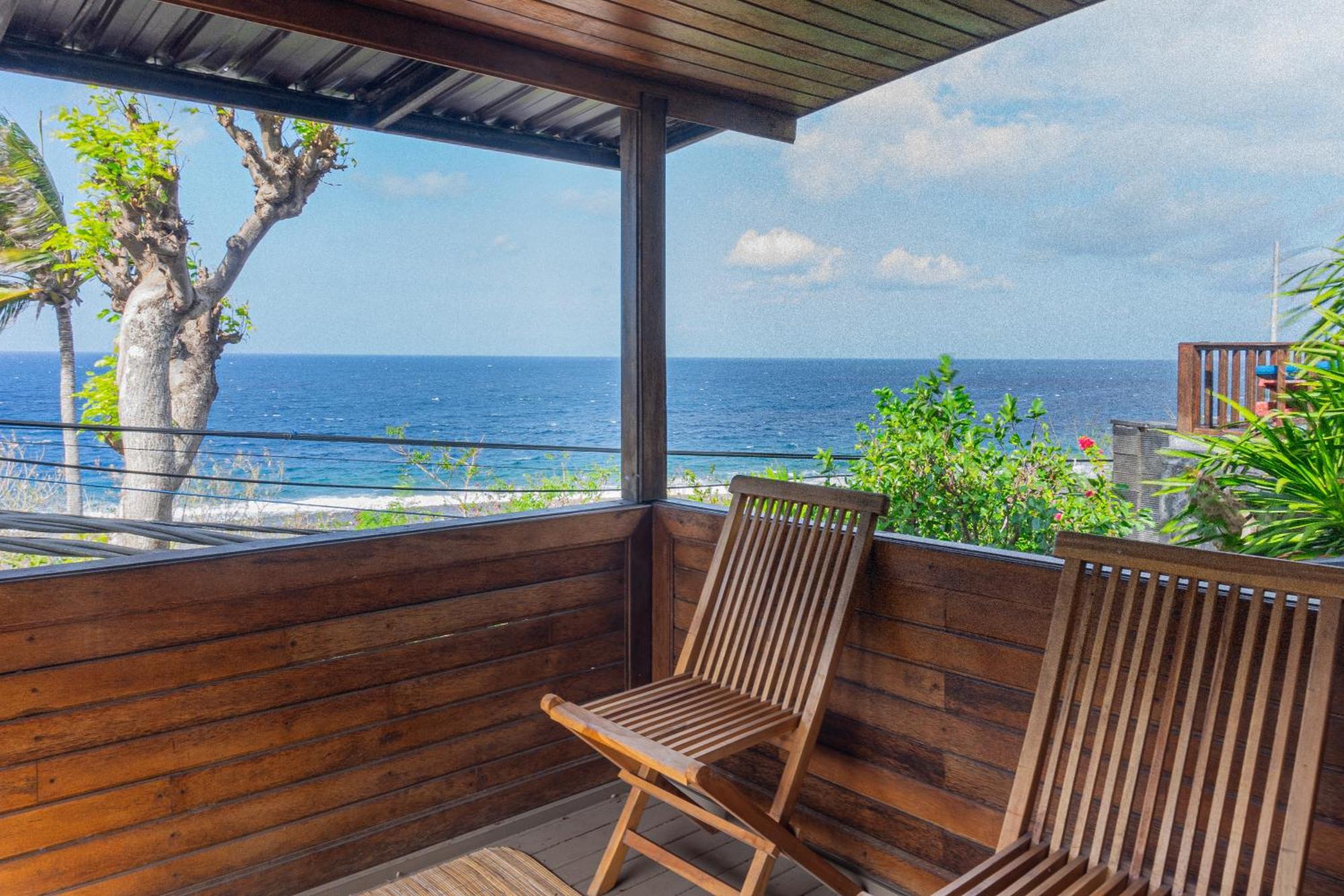 Manta Cottages With Sea View Batununggul Экстерьер фото